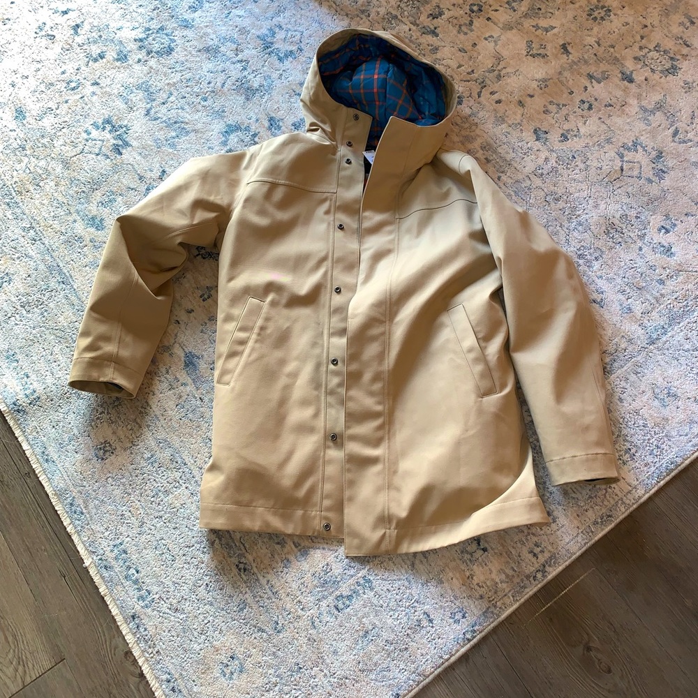 Never worn and moved to Florida so no use for this coat